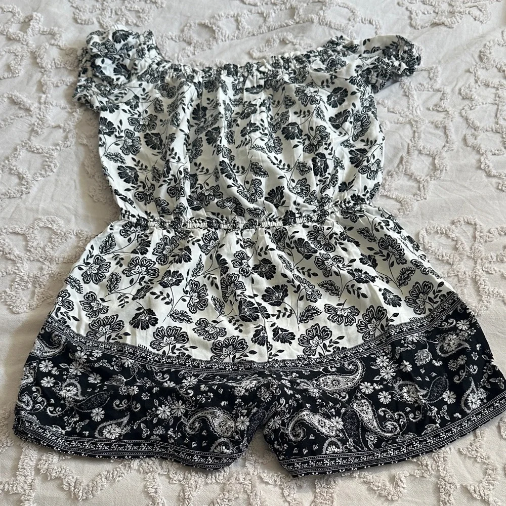 BeBop Black and White Floral Romper - Picture 4 of 4